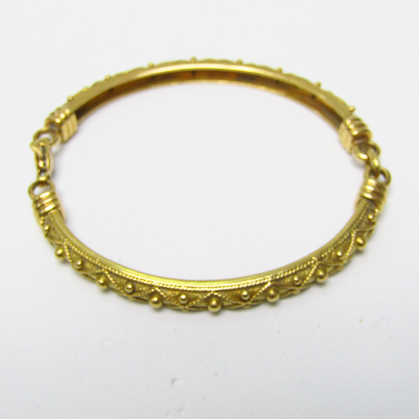 Brazalete Articulado artesanal en Oro de 18k. Longitud: 18 cm. Peso: 19 gr. Brazalete Articulado artesanal en Oro de 18k. Longitud: 18 cm. Peso: 19 gr.