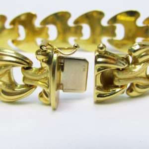 Brazalete estampado en Oro visto y Matizado de 18k. Longitud: 195 mm. Peso: 18,70 gr.