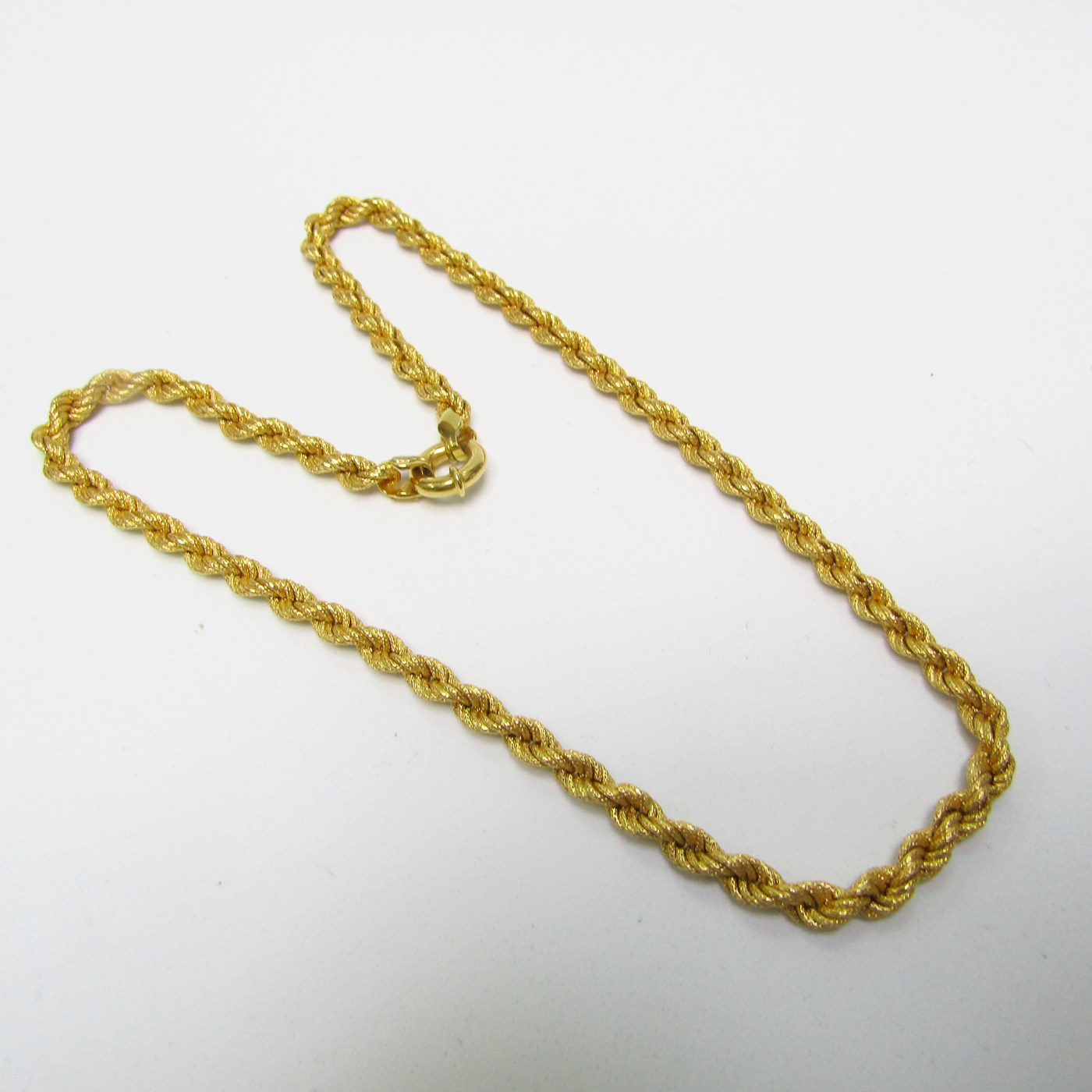 Cadena tipo cordón en Oro mate de 18k. 20,24 gr.