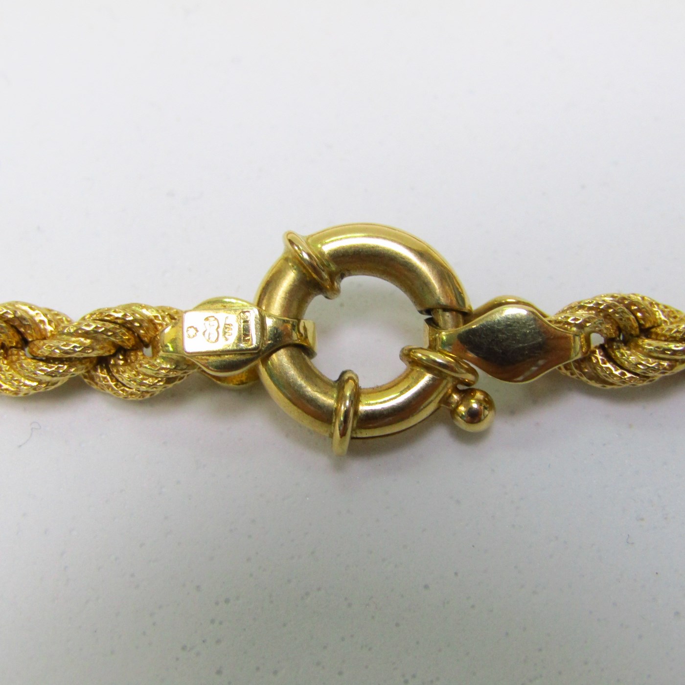 Cadena tipo cordón en Oro mate de 18k. 20,24 gr.