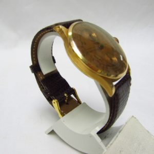 CHRONOGRAPHE SUISSE. Reloj Cronógrafo de pulsera para caballero. Oro 18k. Suiza, ca. 1950.