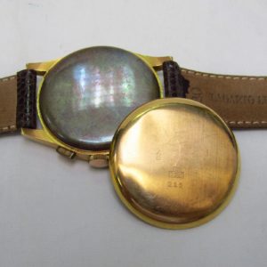 CHRONOGRAPHE SUISSE. Reloj Cronógrafo de pulsera para caballero. Oro 18k. Suiza, ca. 1950.