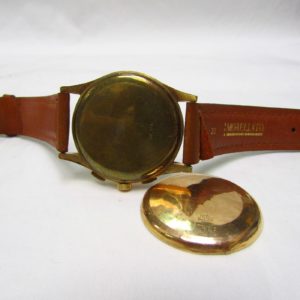 CHRONOGRAPHE SUISSE. Reloj Cronógrafo de pulsera para caballero. Oro 18k. Suiza, ca. 1950