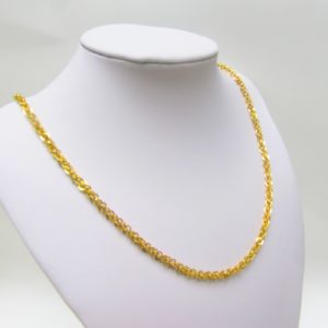 Collar - Cadena con eslabones entrelazados en Oro de 18k.