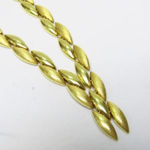 Collar de Oro Amarillo, Bicolor, Brillo y Matizado, con eslabones ojivales. 18 k. Peso 34,60gr.