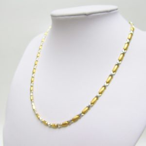 Collar de Oro Bicolor, con eslabones hexagonales combinados. 13,60 gr.