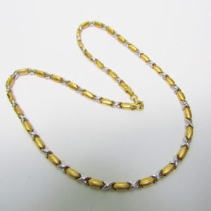 Collar de Oro Bicolor, con eslabones hexagonales combinados. 13,60 gr.