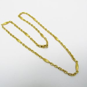 Collar en Oro Amarillo de 18k visto y matizado con eslabones intercalados. Peso 22,70 gr.