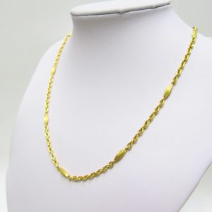 Collar en Oro Amarillo de 18k visto y matizado con eslabones intercalados. Peso 22,70 gr.