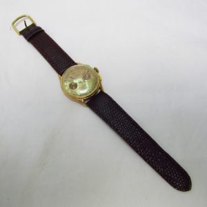 LOYAL-CHRONOGRAPH SUISSE. Reloj Cronógrafo de pulsera para caballero. Oro 18k. Suiza, ca. 1945