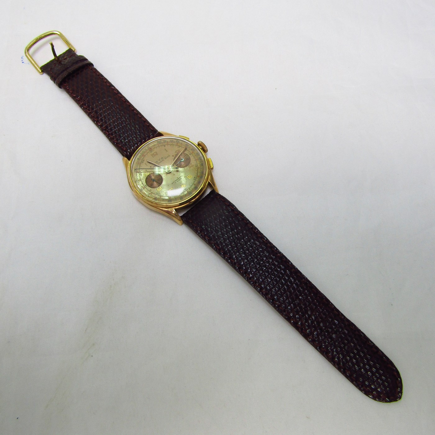 LOYAL-CHRONOGRAPH SUISSE. Reloj Cronógrafo de pulsera para caballero. Oro 18k. Suiza, ca. 1945 LOYAL-CHRONOGRAPH SUISSE. Reloj Cronógrafo de pulsera para caballero. Oro 18k. Suiza, ca. 1945