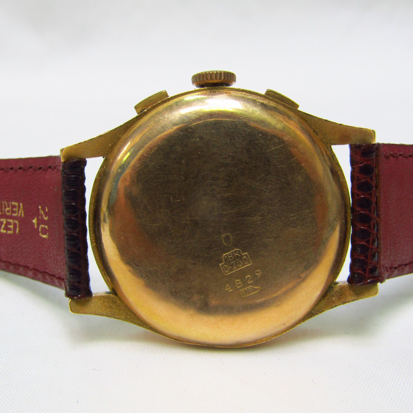 LOYAL-CHRONOGRAPH SUISSE. Reloj Cronógrafo de pulsera para caballero. Oro 18k. Suiza, ca. 1945 LOYAL-CHRONOGRAPH SUISSE. Reloj Cronógrafo de pulsera para caballero. Oro 18k. Suiza, ca. 1945