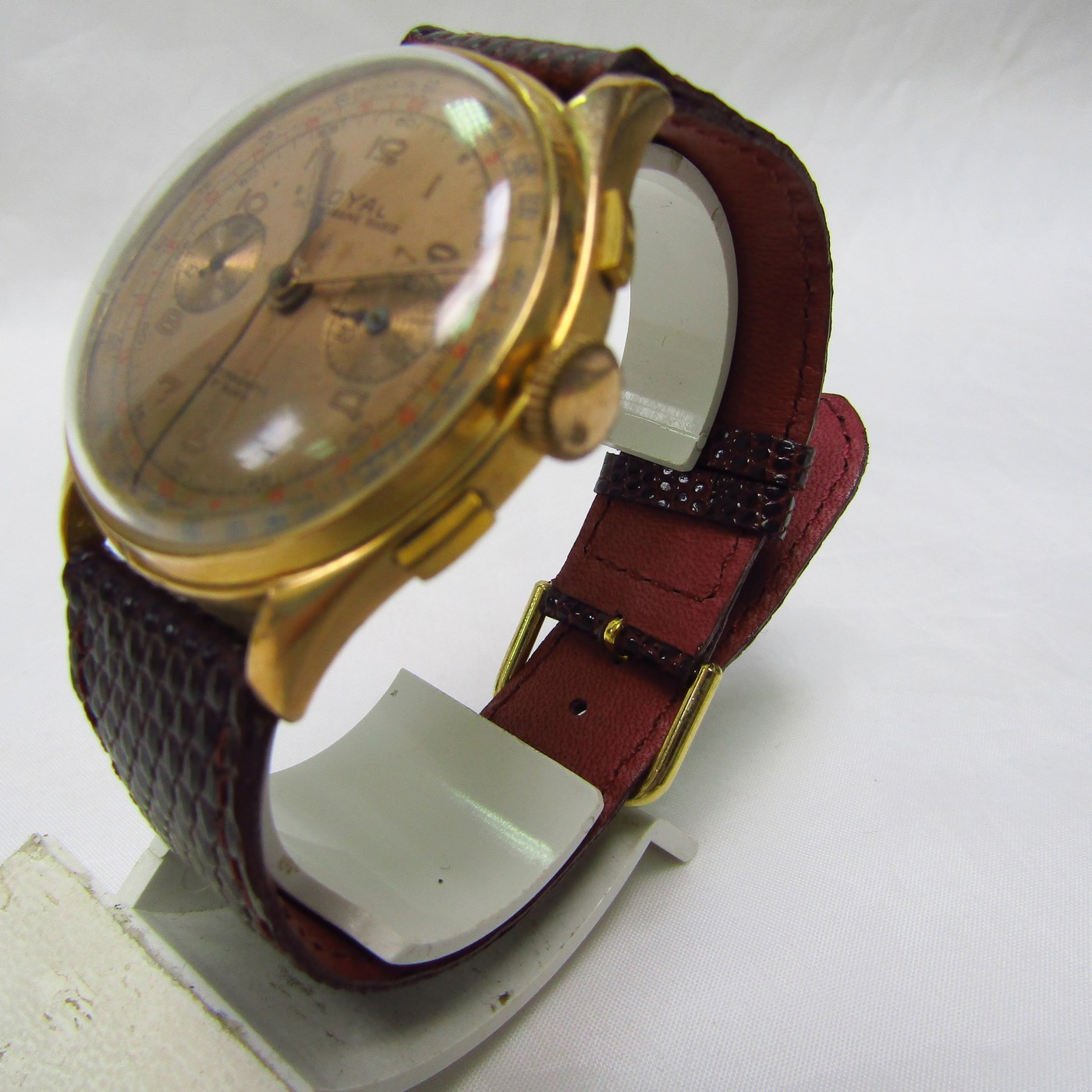 LOYAL-CHRONOGRAPH SUISSE. Reloj Cronógrafo de pulsera para caballero. Oro 18k. Suiza, ca. 1945 LOYAL-CHRONOGRAPH SUISSE. Reloj Cronógrafo de pulsera para caballero. Oro 18k. Suiza, ca. 1945