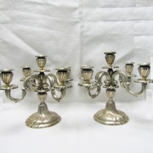 Pareja de candelabros de cinco luces en Plata de Ley. MATILDE ESPUÑES. España. Siglo XX.