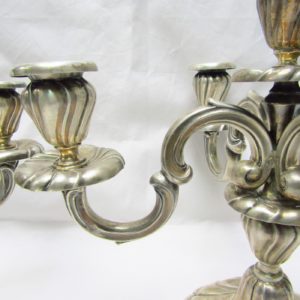 Pareja de candelabros de cinco luces en Plata de Ley. MATILDE ESPUÑES. España. Siglo XX.