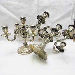 Pareja de candelabros de cinco luces en Plata de Ley. MATILDE ESPUÑES. España. Siglo XX.