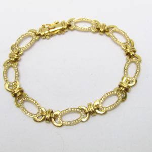 Pulsera de Oro con 192 Diamantes talla Brillante, de 1,95 ct. aprox. Color: H-I. Pureza: VS2-SI1