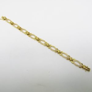 Pulsera de Oro con 192 Diamantes talla Brillante, de 1,95 ct. aprox. Color: H-I. Pureza: VS2-SI1