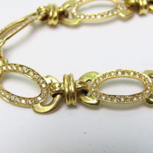 Pulsera de Oro con 192 Diamantes talla Brillante, de 1,95 ct. aprox. Color: H-I. Pureza: VS2-SI1