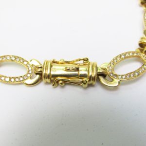 Pulsera de Oro con 192 Diamantes talla Brillante, de 1,95 ct. aprox. Color: H-I. Pureza: VS2-SI1