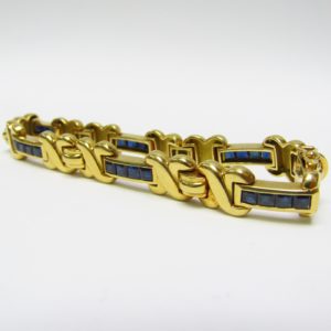 Pulsera de Oro de 18k. con 24 Zafiros de 2,75 ct. talla Marquise.