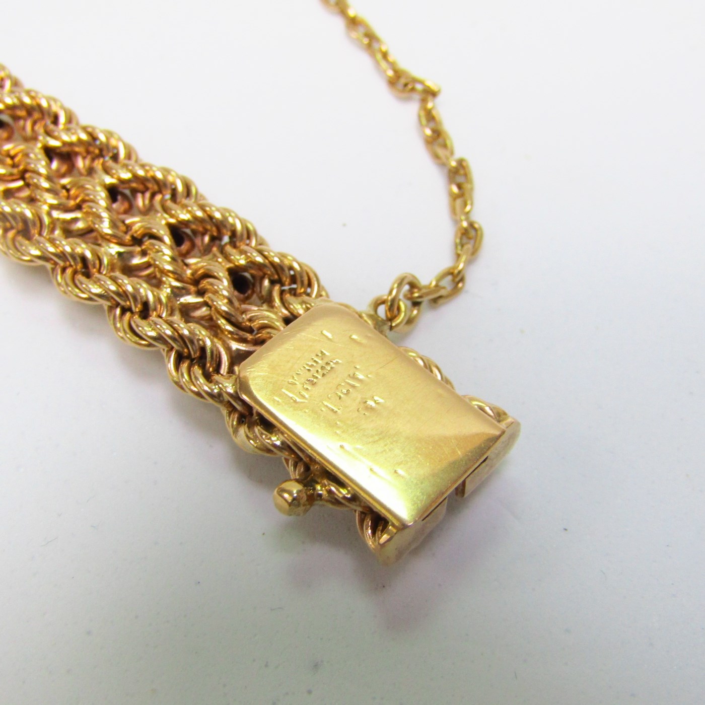 Pulsera de Oro, diseño tipo cordón con figuras de perlas. 18k. Pulsera de Oro, diseño tipo cordón con figuras de perlas. 18k.