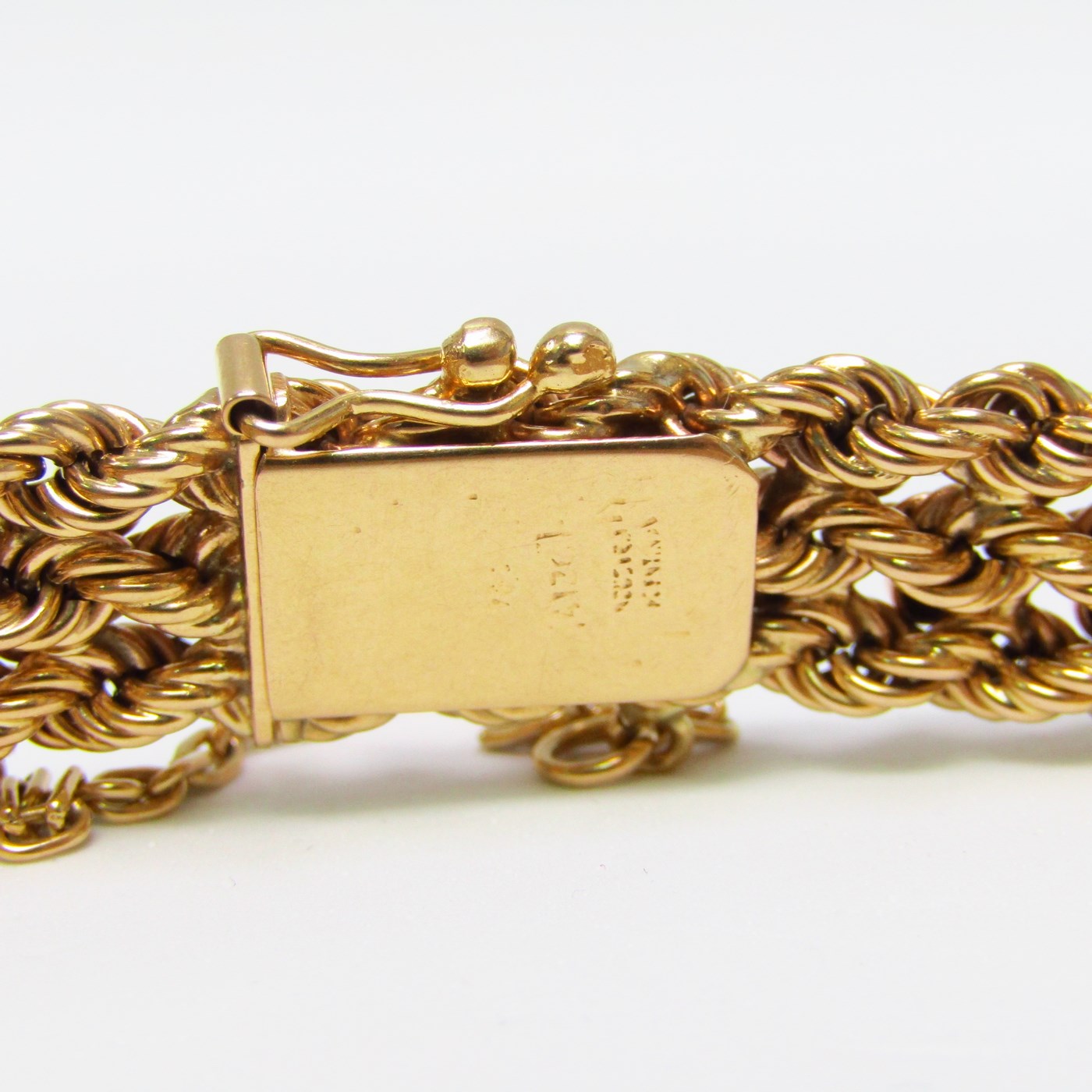 Pulsera de Oro, diseño tipo cordón con figuras de perlas. 18k. Pulsera de Oro, diseño tipo cordón con figuras de perlas. 18k.