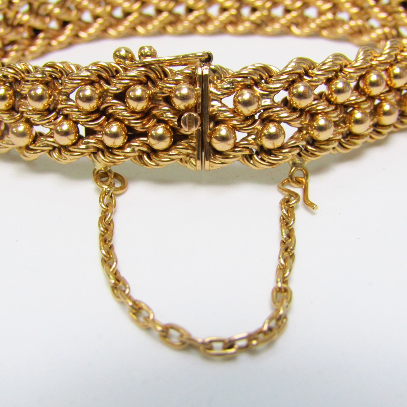 Pulsera de Oro, diseño tipo cordón con figuras de perlas. 18k. Pulsera de Oro, diseño tipo cordón con figuras de perlas. 18k.