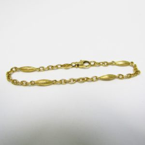 Pulsera en Oro de 18k visto y matizado con eslabones intercalados. 9,40 gr.