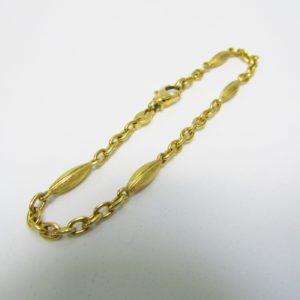 Pulsera en Oro de 18k visto y matizado con eslabones intercalados. 9,40 gr.
