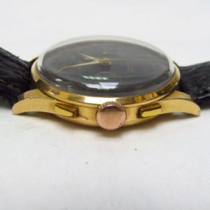 TITUS GENEVE. Reloj Cronógrafo de pulsera, Oro 18k. Ca. 1950.