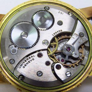UNIVERSAL GENEVE. Reloj de Movimiento Complejo, de Pulsera para caballero. Oro 18k. Suiza, ca. 1940