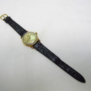 UNIVERSAL GENEVE. Reloj de Movimiento Complejo, de Pulsera para caballero. Oro 18k. Suiza, ca. 1940