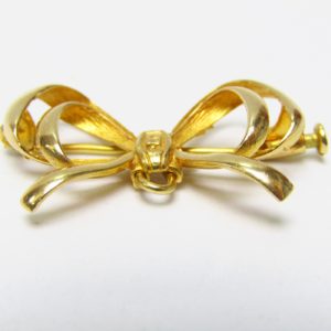 Broche de solapa en forma de lazo en Oro de 18k. Peso: 4,30 gr.