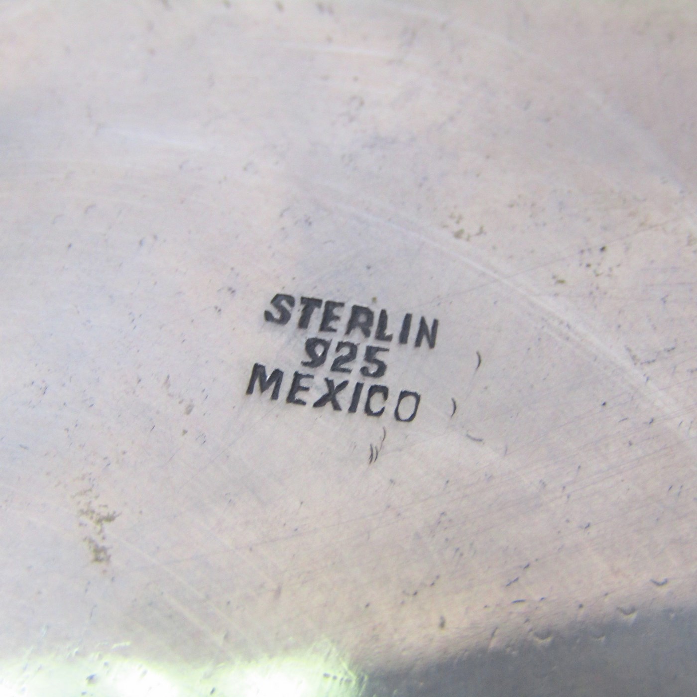 Centro de mesa o Plato Circular en Plata de Ley. México, 20th. 962 gr. Centro de mesa o Plato Circular en Plata de Ley. México, 20th. 962 gr.
