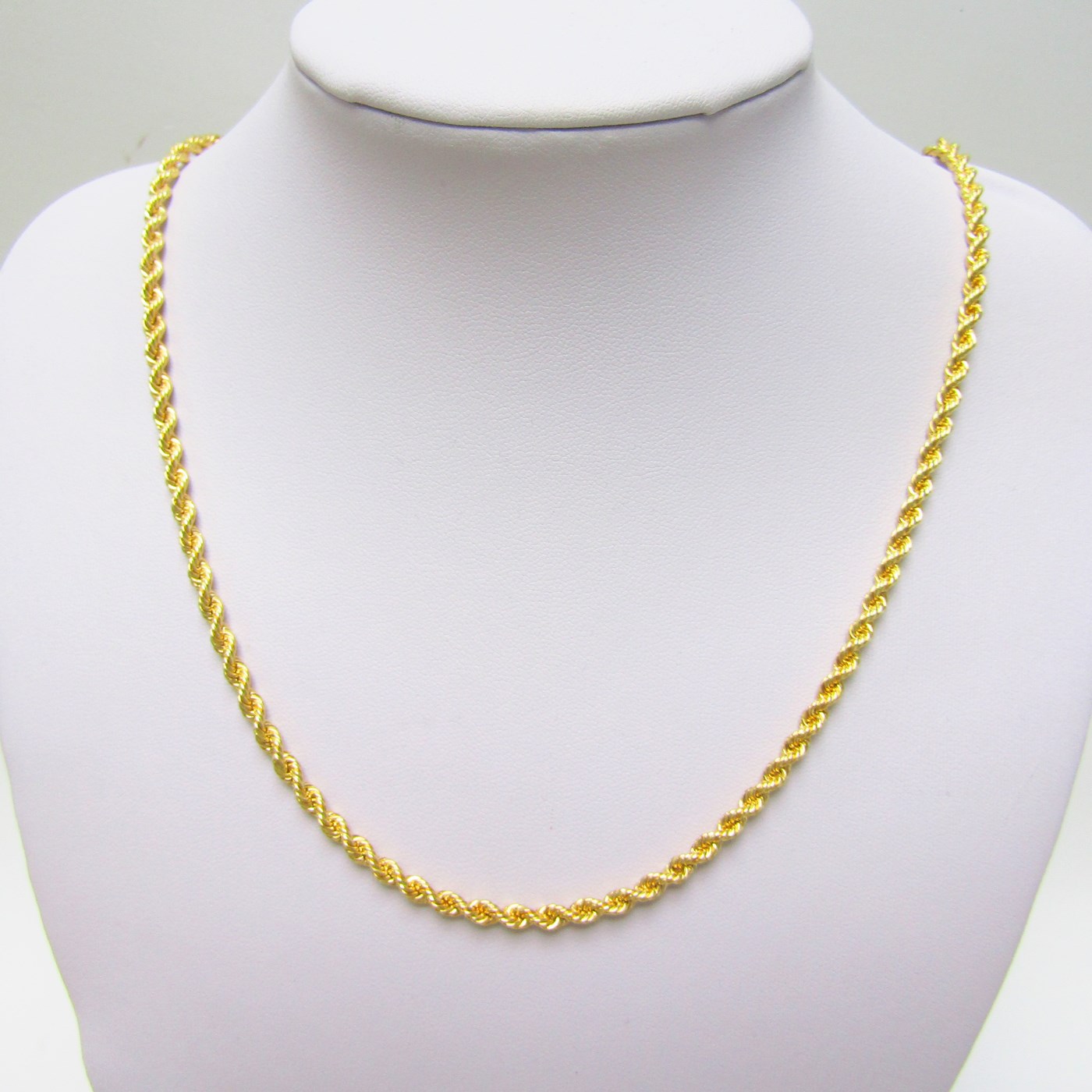 Collar de Oro Amarillo de 18k. Tipo Cordón. Peso 13,90 gr.