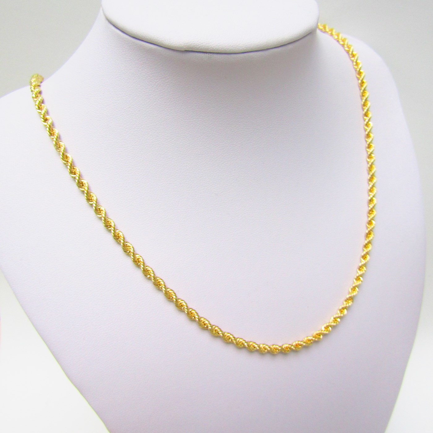 Collar de Oro Amarillo de 18k. Tipo Cordón. Peso 13,90 gr.