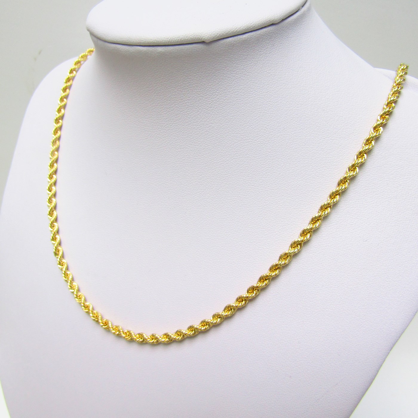 Collar de Oro Amarillo de 18k. Tipo Cordón. Peso 13,90 gr.