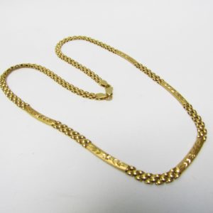 Collar en Oro Amarillo visto y matizado de 18k con apliques decorados. Peso 15,43 gr.
