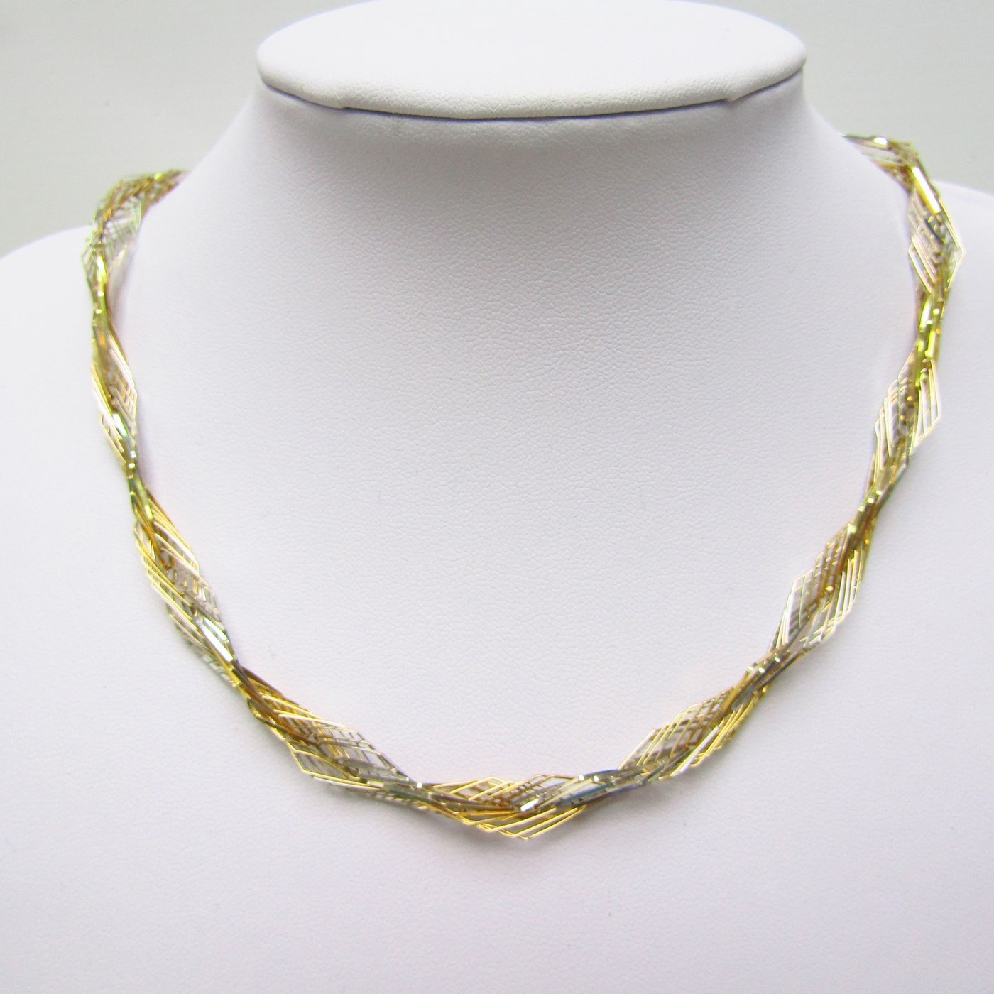 Collar Forxat en Oro Bicolor con eslabones angulados. Oro 18k. 13,56 gr. Collar Forxat en Oro Bicolor con eslabones angulados. Oro 18k. 13,56 gr.