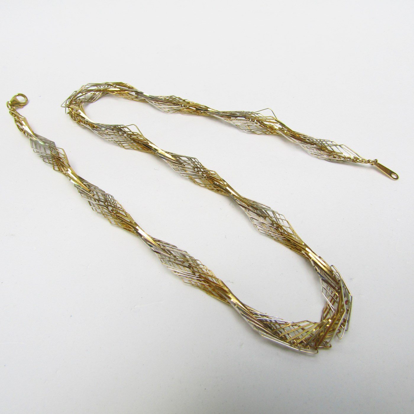 Collar Forxat en Oro Bicolor con eslabones angulados. Oro 18k. 13,56 gr. Collar Forxat en Oro Bicolor con eslabones angulados. Oro 18k. 13,56 gr.