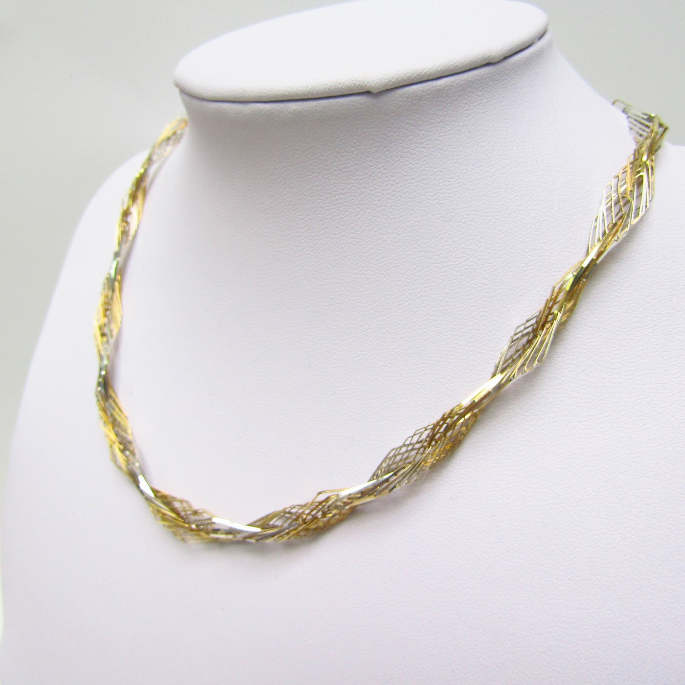 Collar Forxat en Oro Bicolor con eslabones angulados. Oro 18k. 13,56 gr. Collar Forxat en Oro Bicolor con eslabones angulados. Oro 18k. 13,56 gr.
