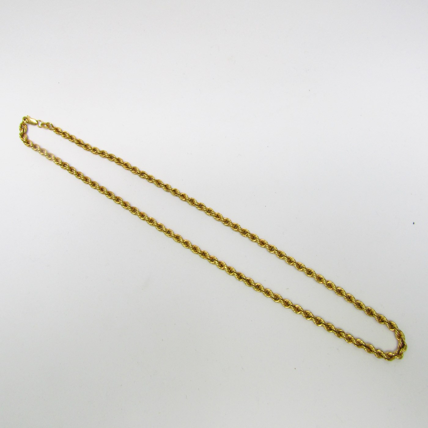 Collar tipo cordón, en Oro de 18k. 15,64 gr.