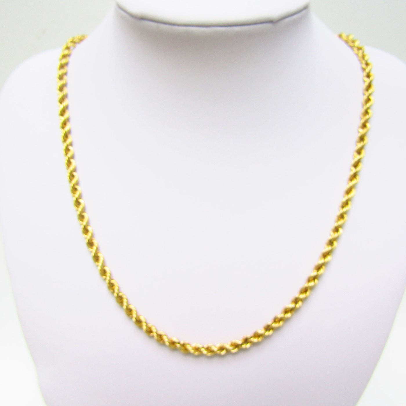 Collar tipo cordón, en Oro de 18k. 15,64 gr.