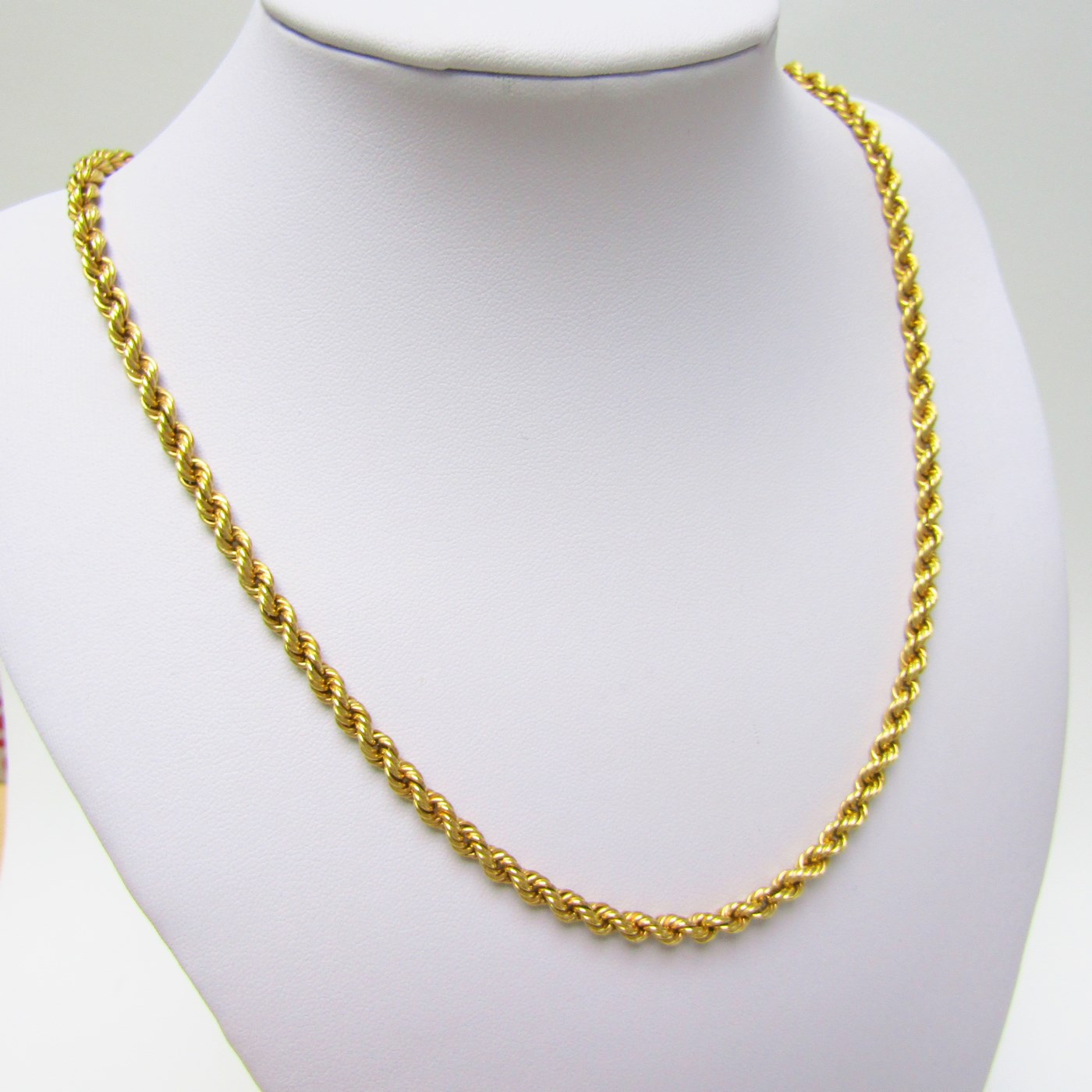 Collar tipo cordón, en Oro de 18k. 15,64 gr.