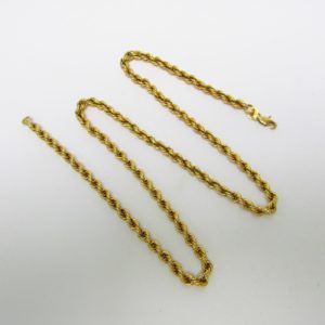 Collar tipo cordón, en Oro de 18k. 15,64 gr.