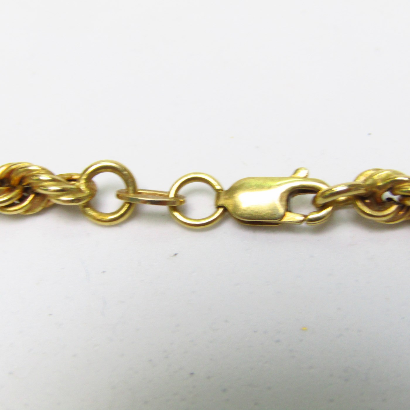 Collar tipo cordón, en Oro de 18k. 15,64 gr.