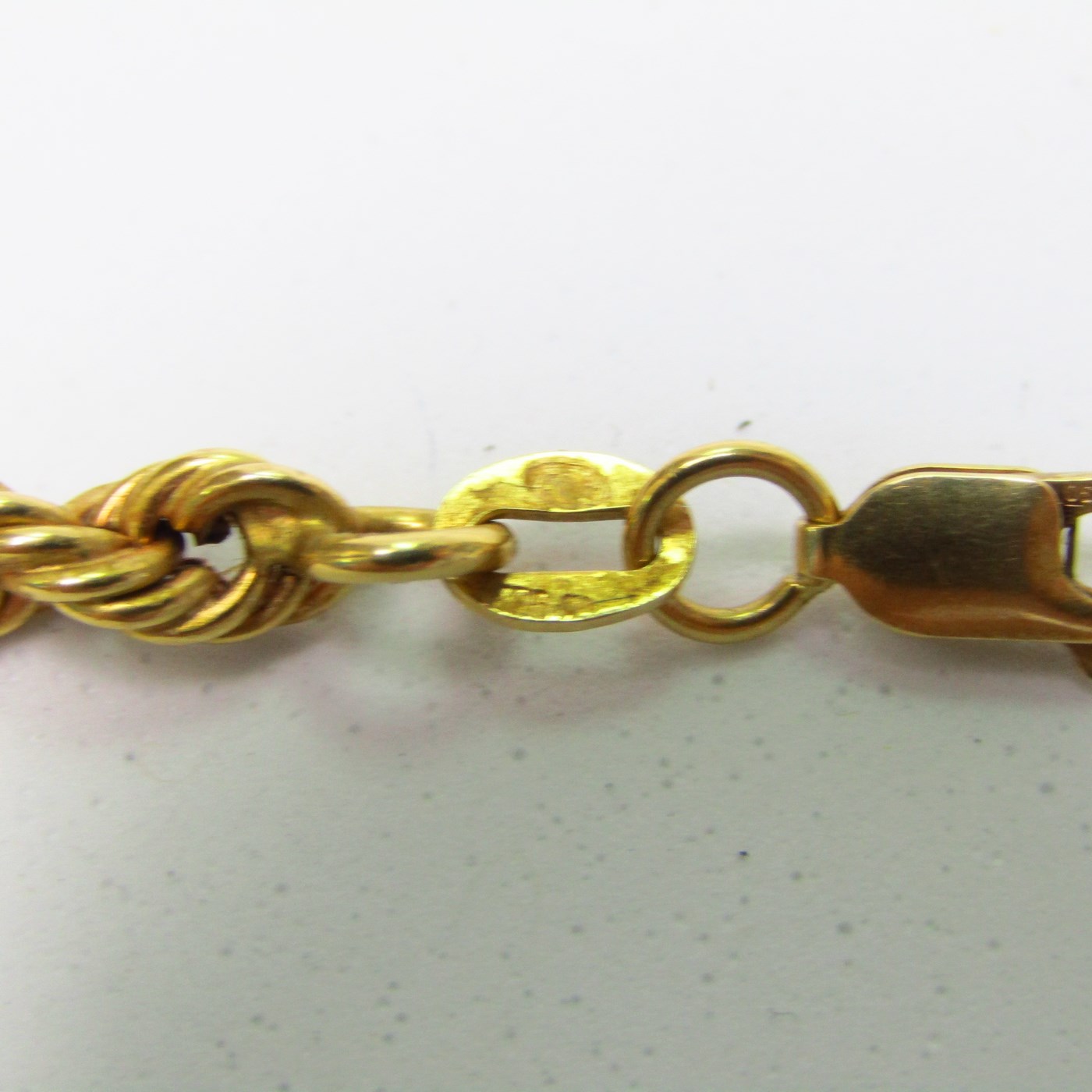 Collar tipo cordón, en Oro de 18k. 15,64 gr.