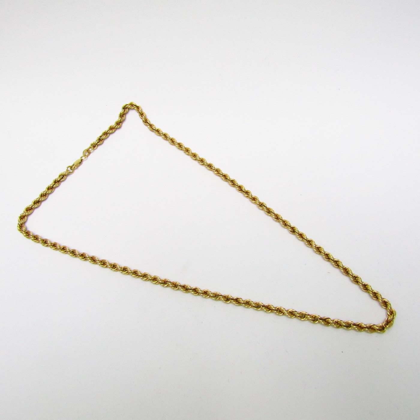 Collar tipo cordón, en Oro de 18k. 15,64 gr.