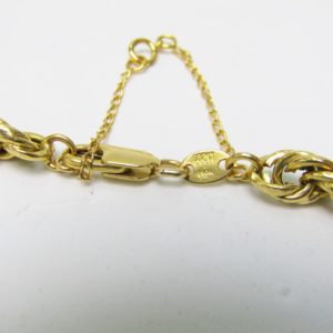 Cordón tipo Salomónico, en Oro de 18k. 29 gr.
